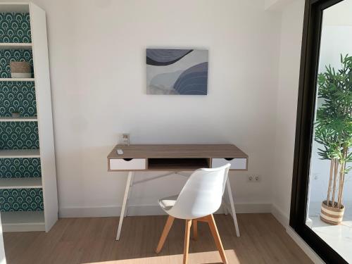 a desk with a white chair in a room at ARENA & MAR in El Campello