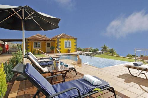 Ferienhaus mit Privatpool für 7 Personen ca 130 qm in Tijarafe, La Palma Westküste von La Palma 내부 또는 인근 수영장