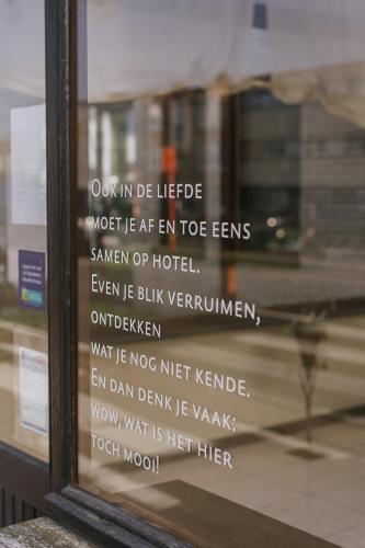 a sign in the window of a building at Hotel Kempenrust in Kasterlee