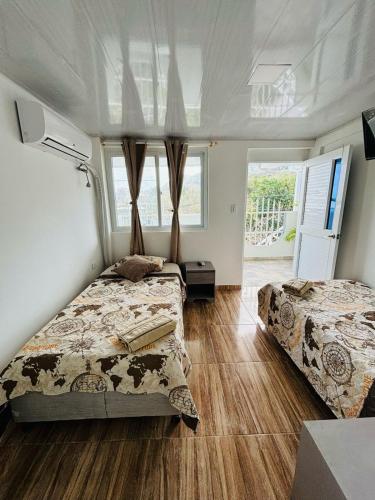 1 Schlafzimmer mit 2 Betten in einem Zimmer in der Unterkunft On time view in Providencia