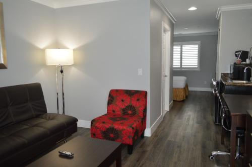 Χώρος καθιστικού στο Fairview Inn & Suites