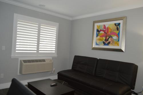 Χώρος καθιστικού στο Fairview Inn & Suites