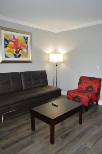 Χώρος καθιστικού στο Fairview Inn & Suites