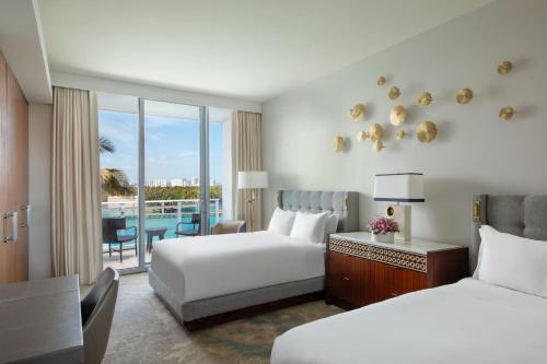 Postel nebo postele na pokoji v ubytování The Ritz-Carlton Bal Harbour, Miami