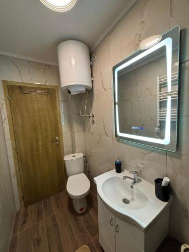 Un baño de Apartman Centar