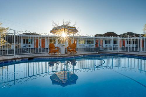 Πισίνα στο ή κοντά στο Quail Park Lodge