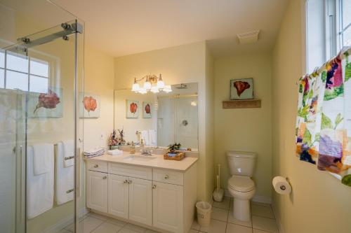 a bathroom with a toilet and a sink and a shower at Old Town Country Landing in Niagara on the Lake