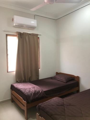 Postel nebo postele na pokoji v ubytování Homestay Siti Klang