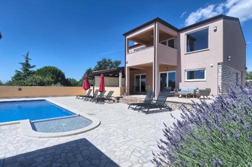 Ferienhaus mit Privatpool für 8 Personen ca 157 qm in Peruski, Istrien Bucht von Raša