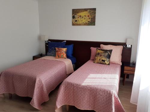 two beds sitting next to each other in a room at Petite maison rénovée proche centre Lunéville, jardin, barbecue, parking privatif, à 30 min de Nancy - FR-1-584-180 in Lunéville