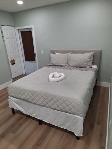 a bed with a white towel on top of it at Casa Del Sol in Lauderhill