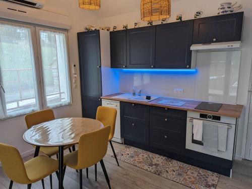 a kitchen with a table and chairs and a sink at Gîte en bord de Loing à Montargis - Nature, culture et détente à une heure de Paris - FR-1-590-423 in Montargis