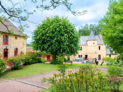 Charme et authenticité : gîte pour 4 pers. en bord de rivière avec jardin enchanteur en Sarthe - FR-1-410-236