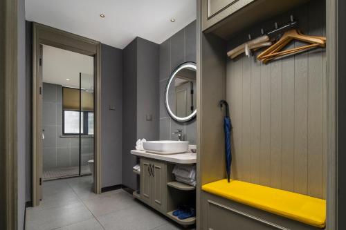 a bathroom with a sink and a mirror at Dm kara Rus Hotel - Muslim Street Branch in Xi'an