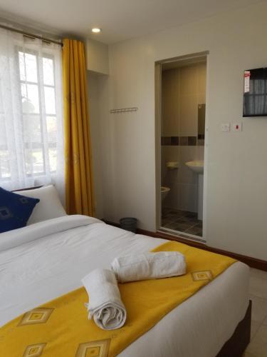 מיטה או מיטות בחדר ב-7 Days Holiday Inn