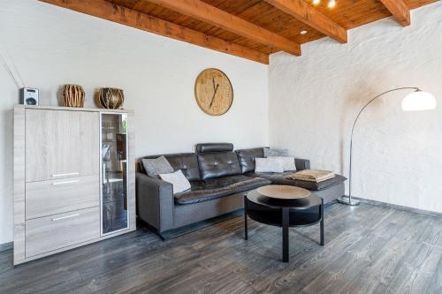 a living room with a couch and a table at Nr 1 Meerhusen - Barrierefrei in Aurich