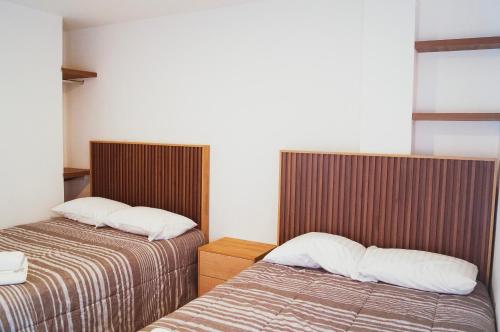 ein Hotelzimmer mit 2 Betten in einem Zimmer in der Unterkunft Centro Expositor, Feria, Estadios, Planetario #4 in Puebla
