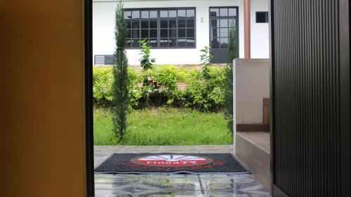 an open door with a rug in front of a house at El Rincón Preferido in Papantla de Olarte