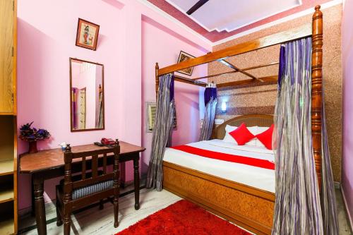 Кровать или кровати в номере Super OYO Flagship 72253 Jai Maa Palace Hotel