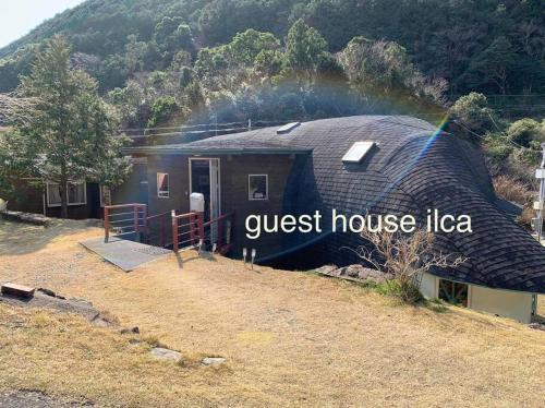 a house with a roof with the words guest house idea at ilca イルカの家 -Kumano Kodo Nagaizaka- in Susami