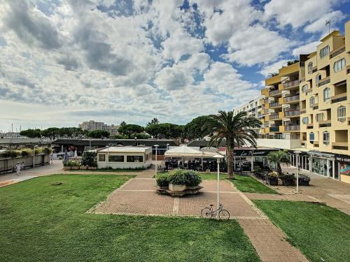 Appartement T2 Climatisé avec Loggia et Parking à Carnon - FR-1-715-40