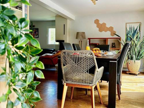 Photo de la galerie de l'établissement Maison de luxe à Guidel avec piscine, jacuzzi et brasero - FR-1-714-7, à Guidel