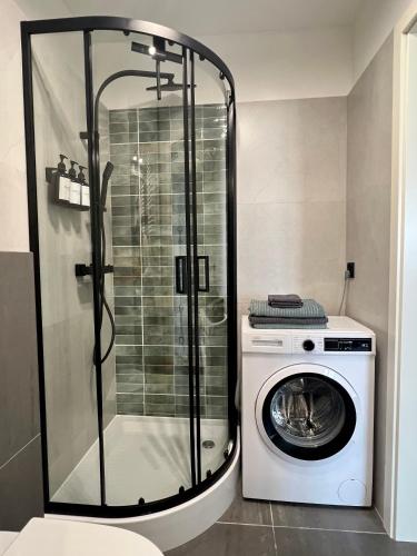a washing machine and a washer in a bathroom at Apartament Przytulny 5 - Las, self check in, dworzec PKP in Rzeszów