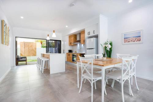 a kitchen and dining room with a table and chairs at Coastal Villa in Edge Hill