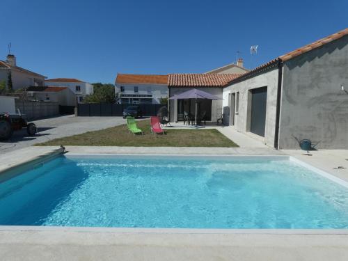 Maison moderne avec piscine, 700m des plages, 6-8 pers, animaux admis - FR-1-540-274