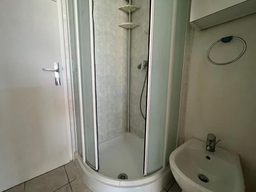 Studio 2 pers accès plage direct, balcon