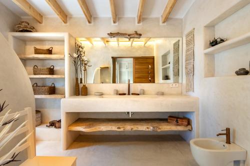 a bathroom with a sink and a mirror at El Dorado in Es Pujols