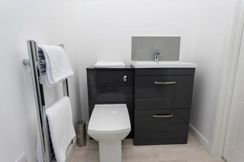a bathroom with a white toilet and a sink at Fantastic 1 bedroom apartment in Bolton in Bolton