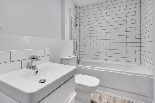 a white bathroom with a toilet and a sink at Modern 2 Bedroom Apartment in Central Birmingham in Birmingham