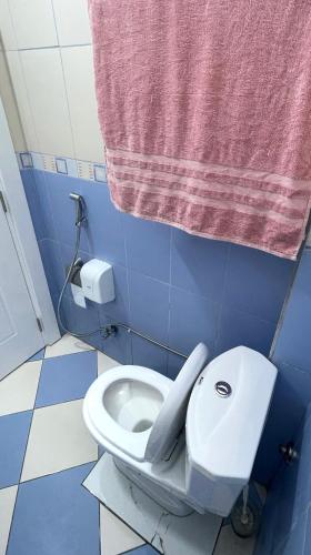 a blue bathroom with a toilet and a towel at Gerea's Holiday House in Draç