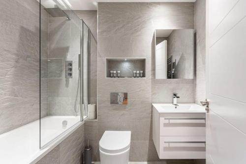 Ένα μπάνιο στο Smart 1 Bed Apartment in the Heart of Eastleigh
