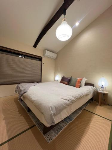 Postel nebo postele na pokoji v ubytování Imakumano Terrace - Kenzan An 乾山庵