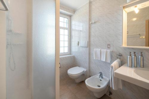 Ein Badezimmer in der Unterkunft MyTime Hotels Savoy