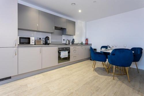 Una cocina o kitchenette en Modern 2 Bed Salford Apartment Stunning Views
