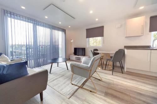 a living room with a kitchen and a dining room at Modern 2 Bedroom Apartment in Ashford in Ashford