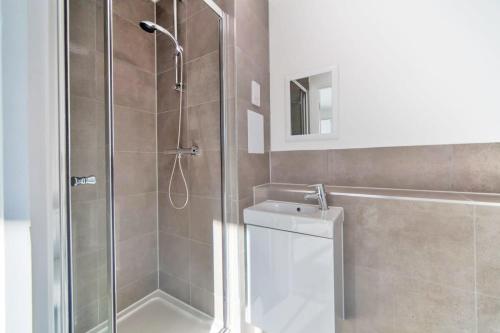 a bathroom with a shower and a sink at Contemporary 2 Bedroom Apartment in Ashford in Ashford