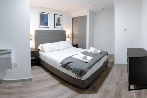 Lova arba lovos apgyvendinimo įstaigoje Contemporary 1 Bed Apartment in Central Liverpool