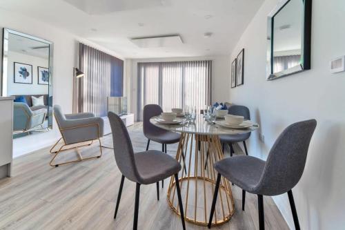 a dining room with a table and chairs at Contemporary 2 Bedroom Apartment in Ashford in Ashford