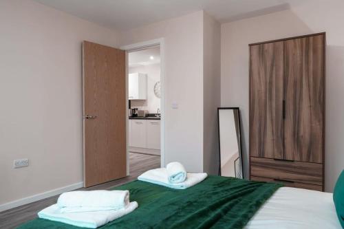 a bedroom with a bed with two towels on it at Modern 2 Bed Apartment in Manchester - Sleeps 4 in Manchester