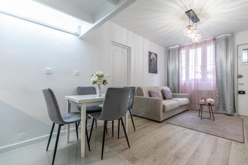 Photo de la galerie de l'établissement Superbe maison de ville avec jardin, à Montrouge