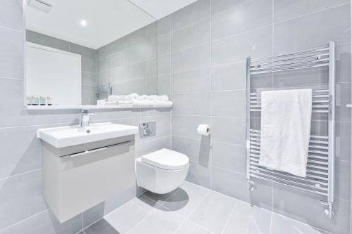 a white bathroom with a toilet and a sink at Modern and Stylish 2 Bed Apartment in Solihull in Birmingham