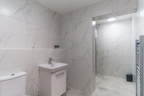 a white bathroom with a toilet and a sink at Contemporary 1 Bedroom Apartment in Liverpool in Liverpool