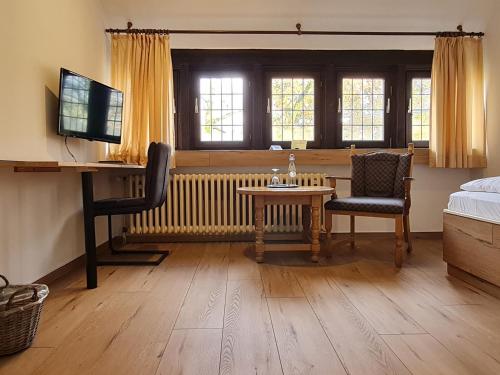 a bedroom with a desk and a bed and a table at Hof Hueck in Bad Sassendorf