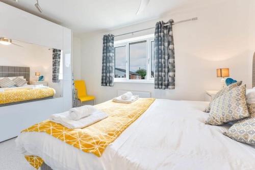 Postelja oz. postelje v sobi nastanitve Modern 1 Bedroom House in Burton-on-Trent