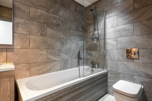 a bathroom with a bath tub and a toilet at Budget 1 Bed Apartment in Central Doncaster in Doncaster