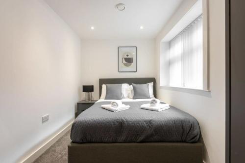 a bedroom with a bed with two towels on it at Modern 2 Bedroom Apartment in Central Hull in Hull